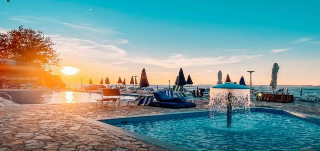 Artemis Beach House Вльора Екстер'єр фото