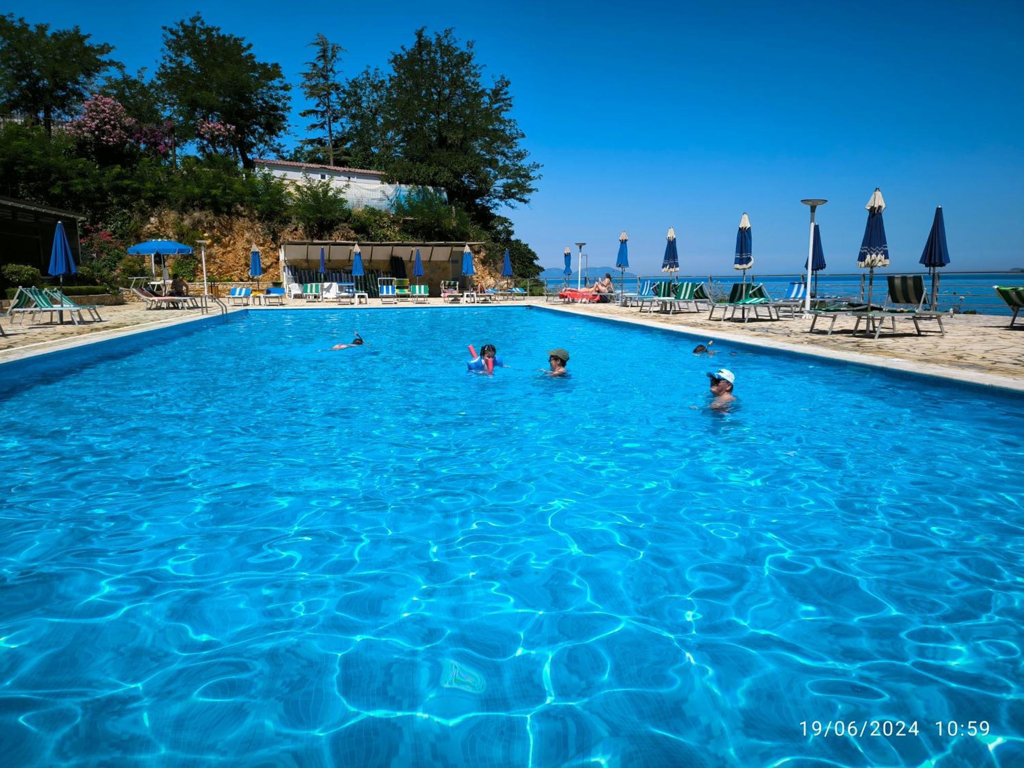 Artemis Beach House Вльора Екстер'єр фото