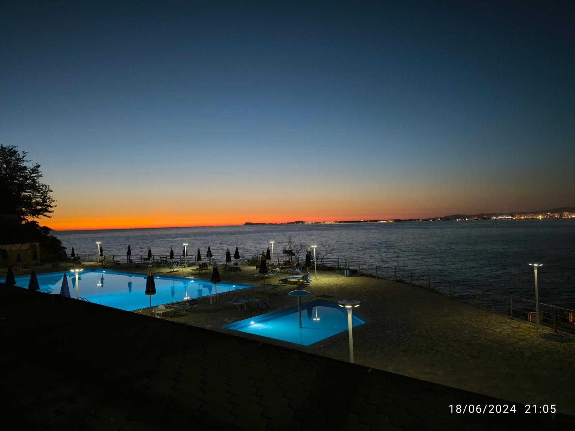 Artemis Beach House Вльора Екстер'єр фото